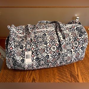 NWT Vera Bradley Lisbon Medallion Large Duffel 🌴🌞
